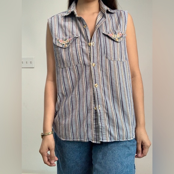 Vintage Striped button-up sleeveless shirt - Picture 3 of 7